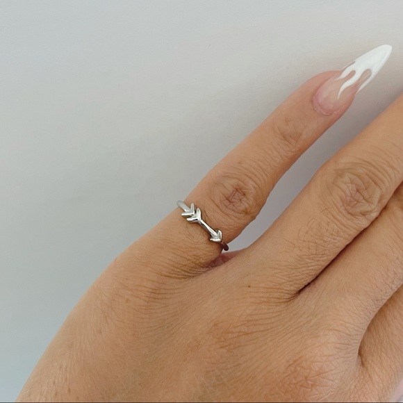 Sterling silver arrow toe ring, arrow ring, silver arrow toe ring, midi ring - Picture 5 of 8